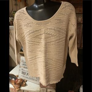 American Eagle size Large. NWOT 3/4 sleeve sweater